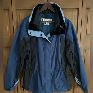 WOMENS 2 in 1 COLUMBIA WINTER JACKET SIZE MEDIUM